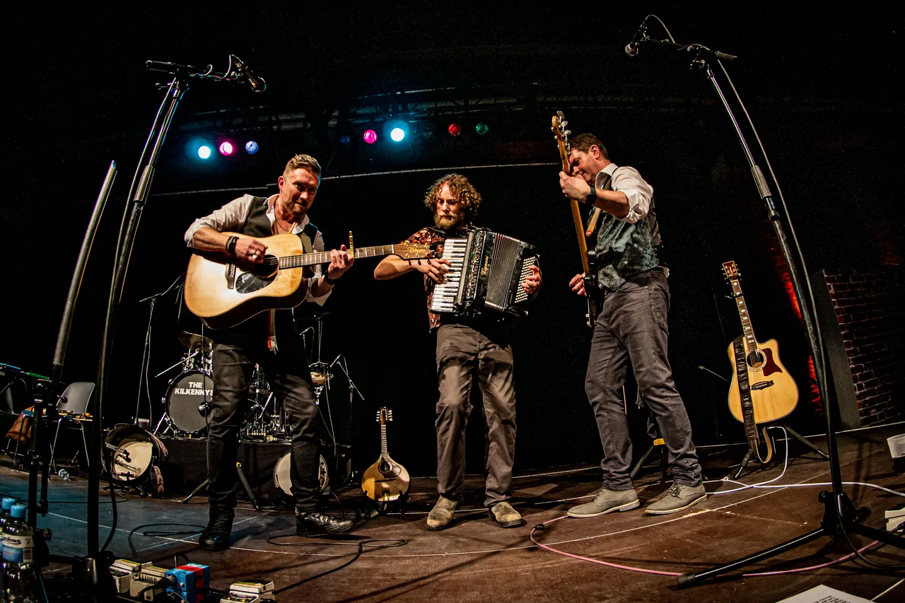 Irlands beste internationale Folk-Band The Kilkennys mit Jubiläumsalbum erneut auf Tournee